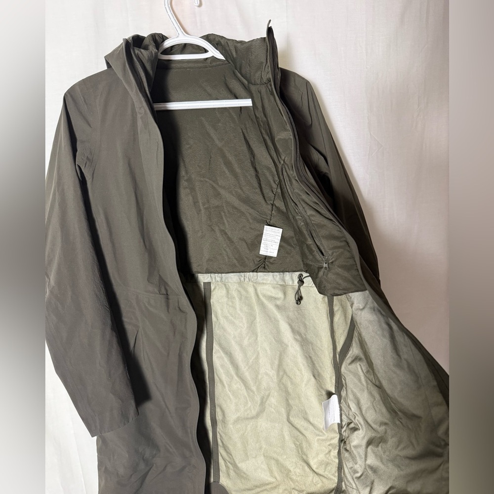 Lululemon Rain Haven Jacket *Insulated | size 4 - Picture 9 of 12